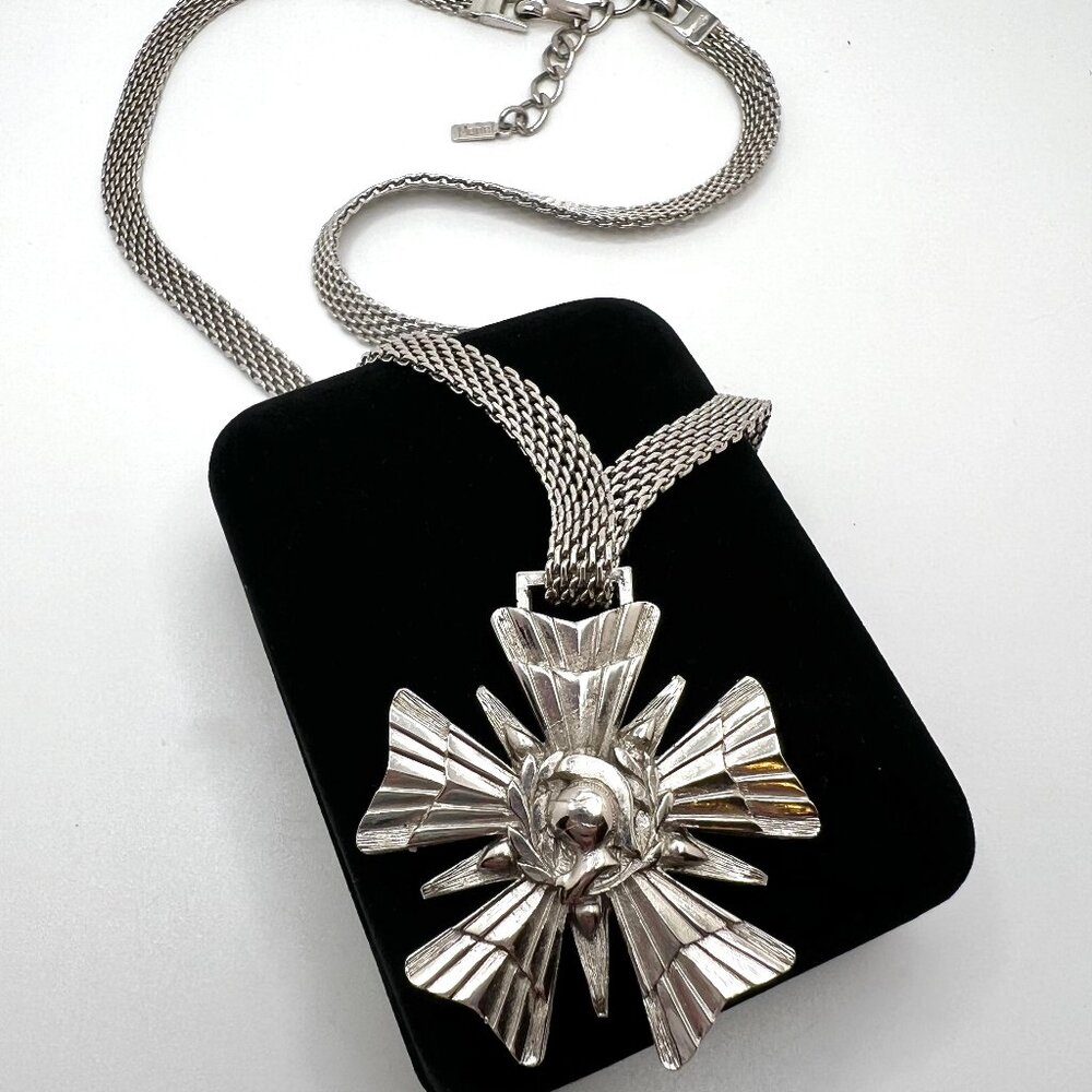 Monet Five Point Medal Pendant on Mesh Chain (1951)